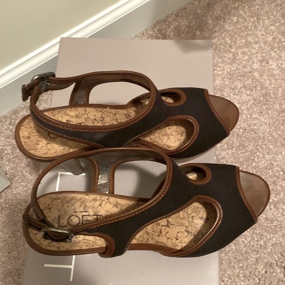 Loft Isabelle Canvas T-Strap Platform Heels size: 7.5 black & faux brown leather - Picture 3 of 4